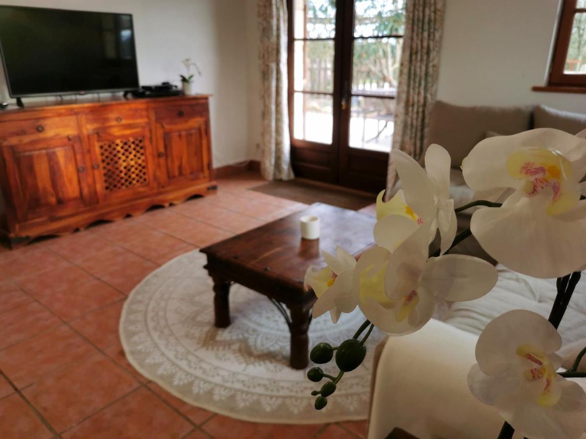 Saint-Georges-de-Noisné 3 Self-Contained Gites With Pool And Games Room מראה חיצוני תמונה