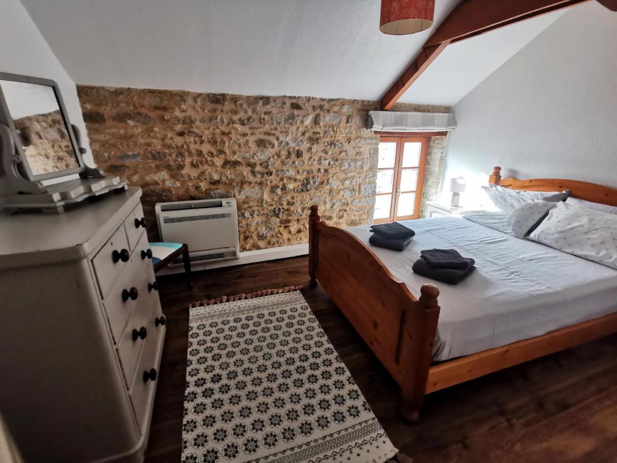Saint-Georges-de-Noisné 3 Self-Contained Gites With Pool And Games Room מראה חיצוני תמונה