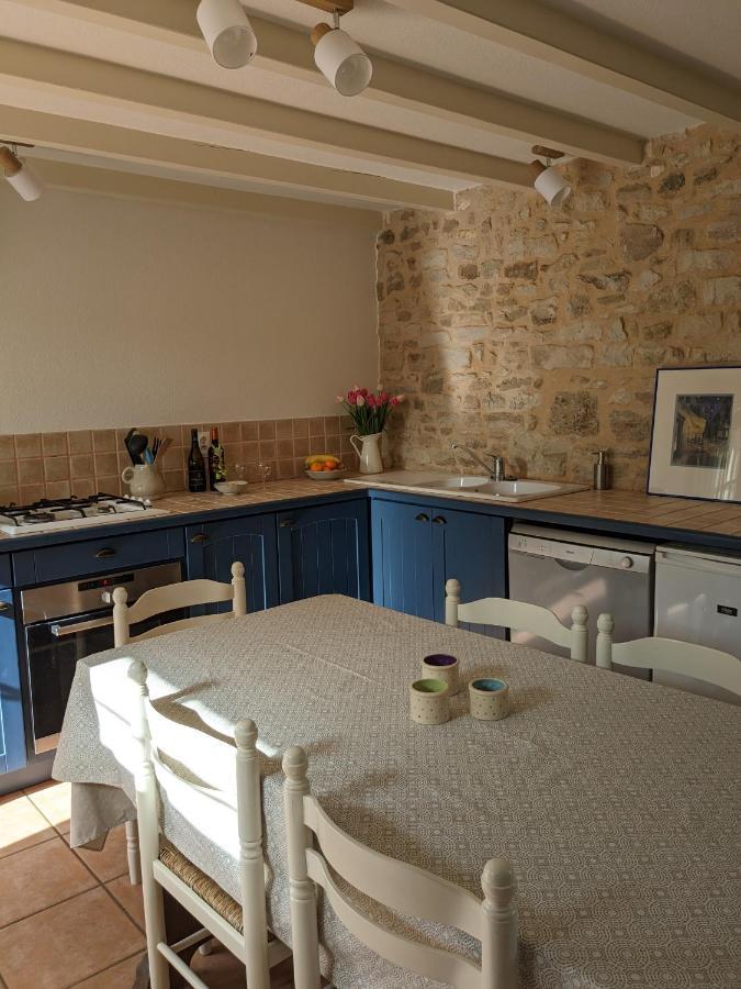 Saint-Georges-de-Noisné 3 Self-Contained Gites With Pool And Games Room מראה חיצוני תמונה