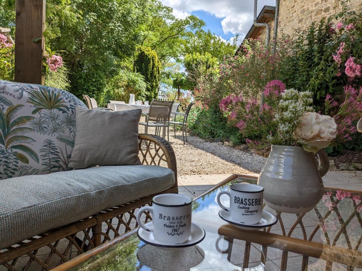 Saint-Georges-de-Noisné 3 Self-Contained Gites With Pool And Games Room מראה חיצוני תמונה
